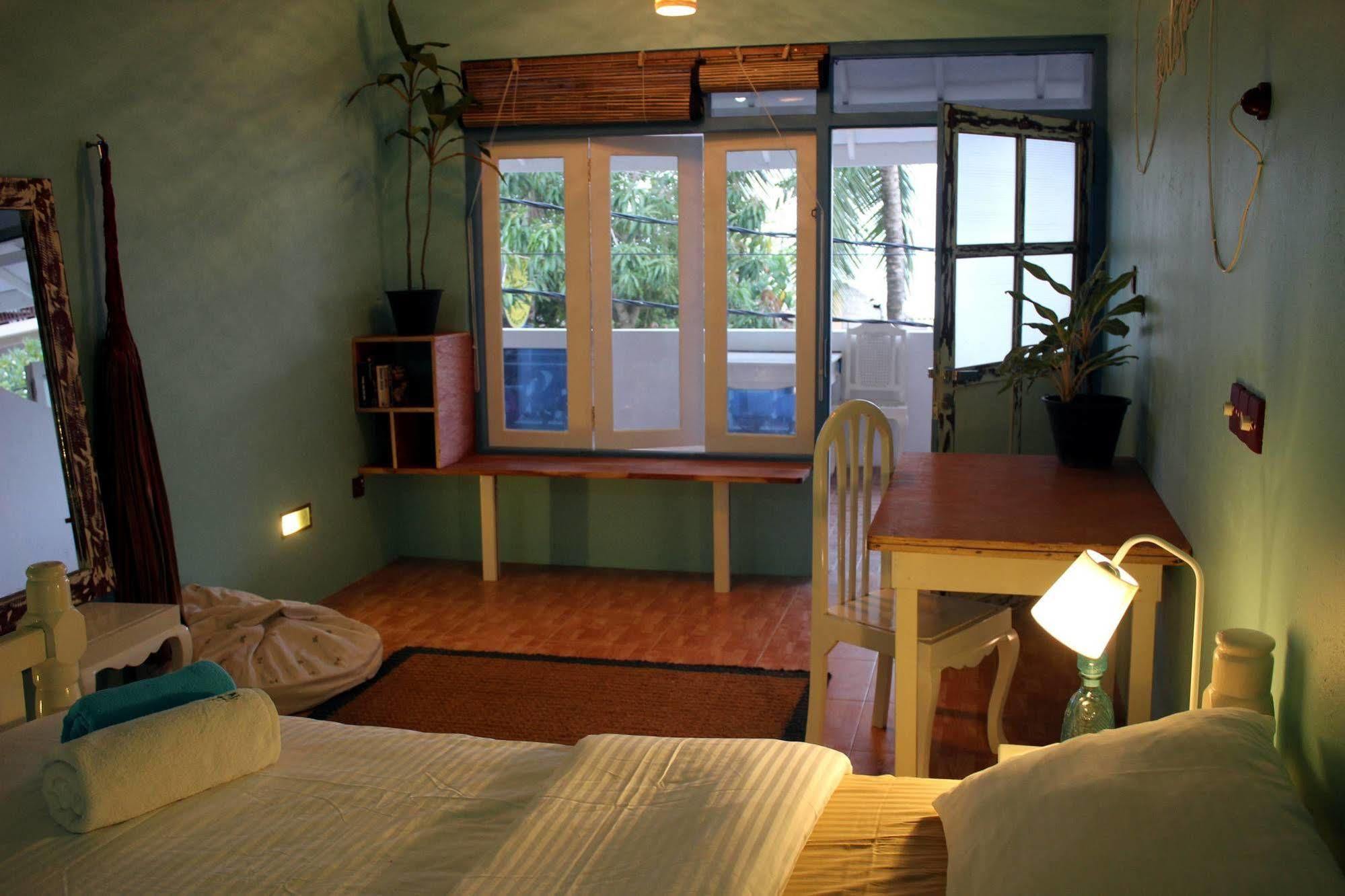 Bedspace Beach Unawatuna Luaran gambar