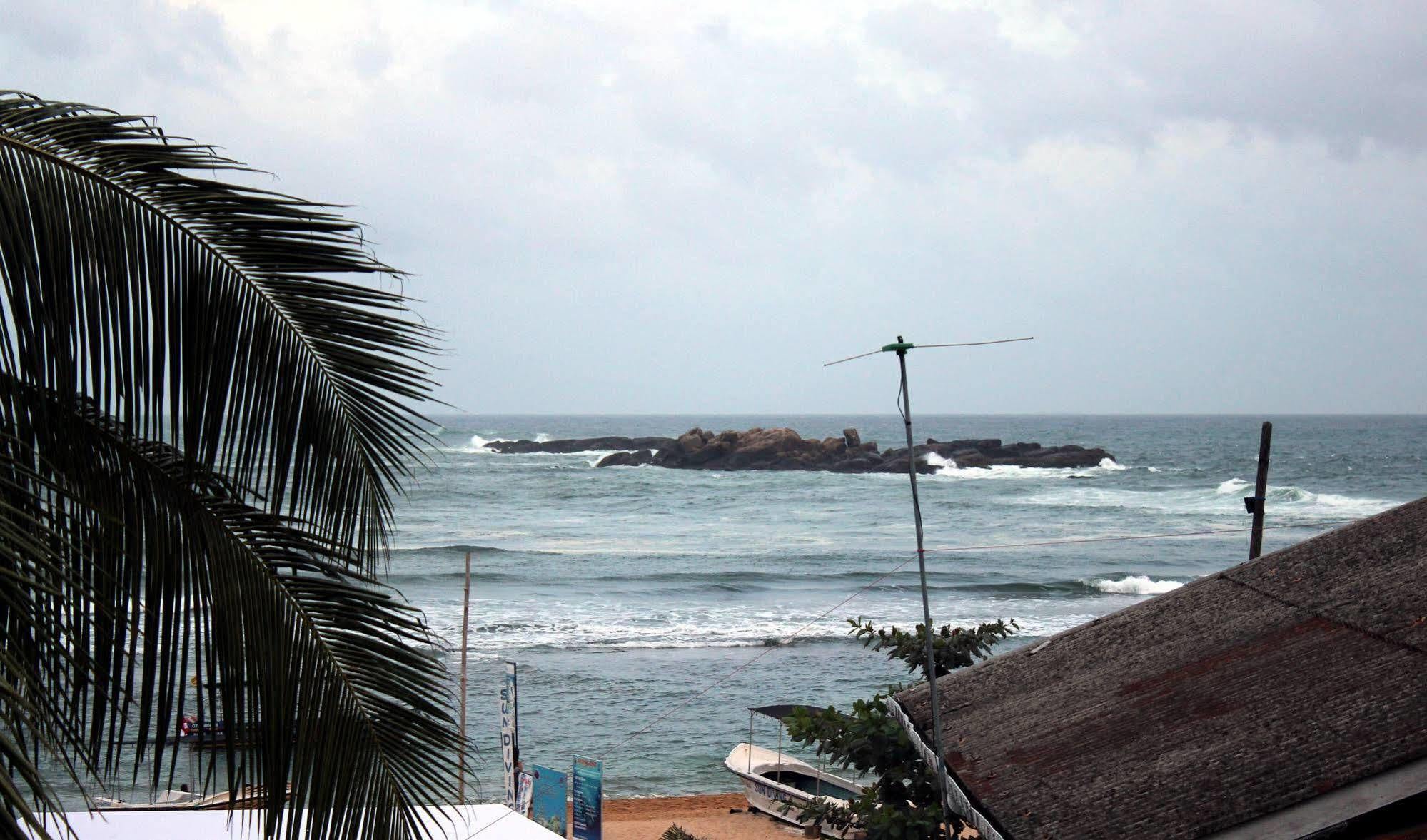 Bedspace Beach Unawatuna Luaran gambar